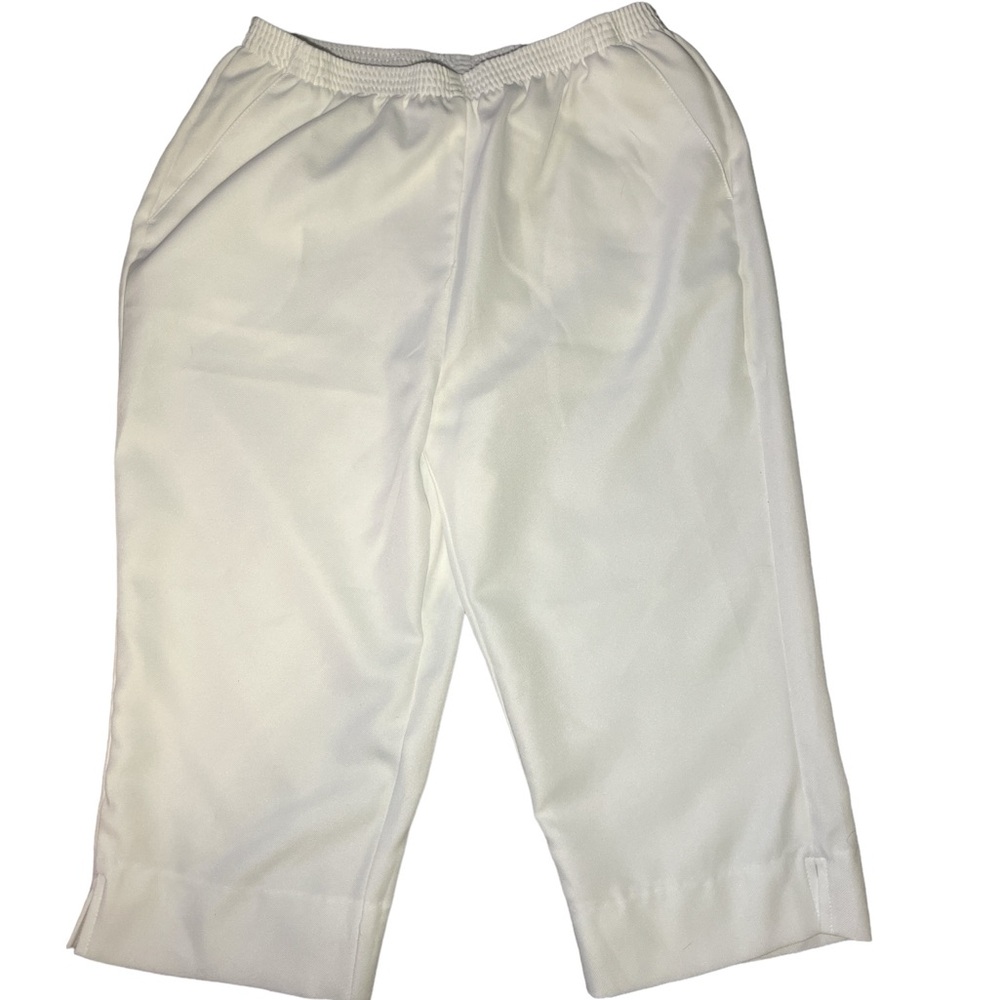 Salon Studio ladies white capri’s. Size 14 Petite